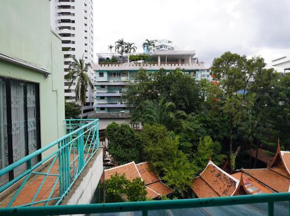 Young Place Bangkok Extérieur photo