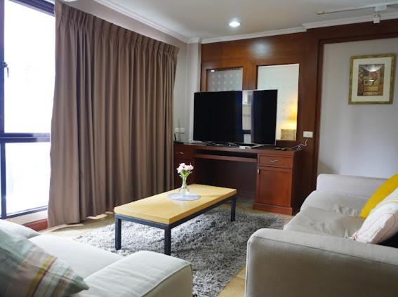 Young Place Bangkok Extérieur photo
