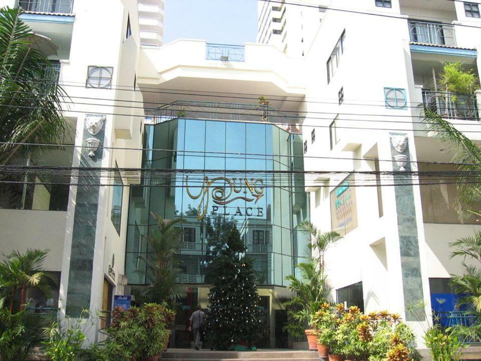 Young Place Bangkok Extérieur photo